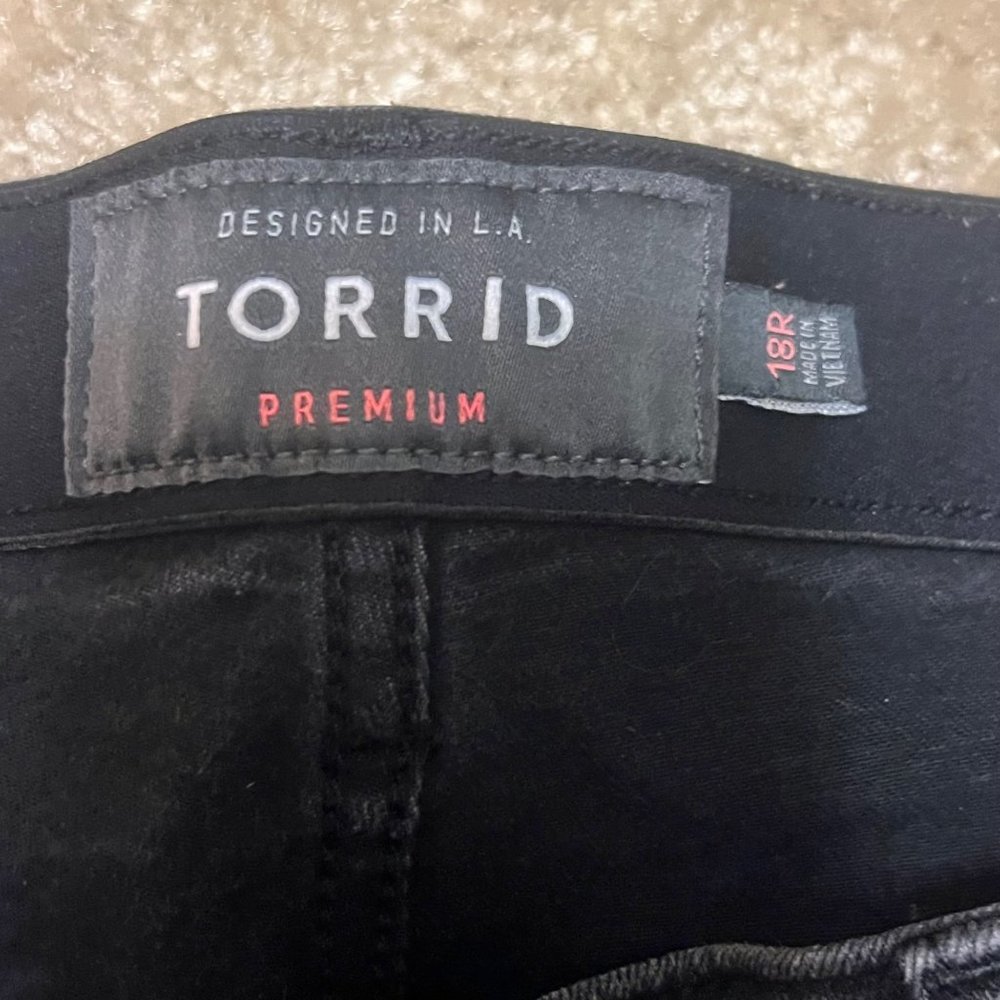 Torrid Ripped Black Women's Plus Size Jeans Size 18R - Picture 4 of 8
